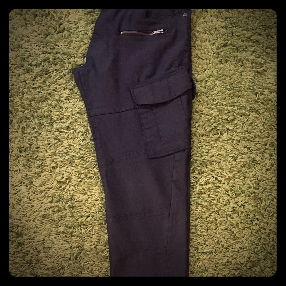 Cargo like soft jeans.  Slim fit, size 34 😎
